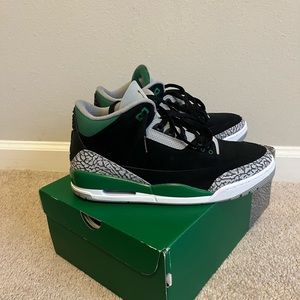 Air Jordan 3. Sz. 10. Blk/Grn/Gry. Like New!